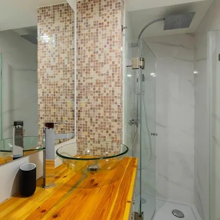 Apartamento Central Retreat: Cozy Duplex With A Balcony *