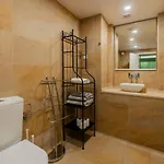 Central Retreat: Cozy Duplex With A Balcony Apartament Lizbona