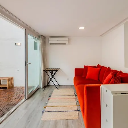 Central Retreat: Cozy Duplex With A Balcony Apartament