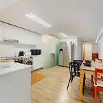 Apartamento Central Retreat: Cozy Duplex With A Balcony