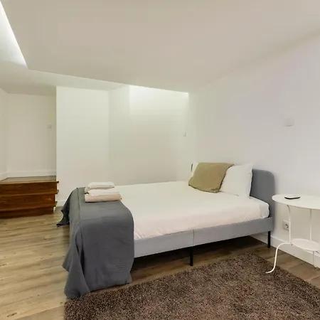 Central Retreat: Cozy Duplex With A Balcony * Lissabon