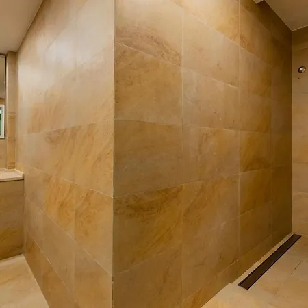 Central Retreat: Cozy Duplex With A Balcony * Lissabon