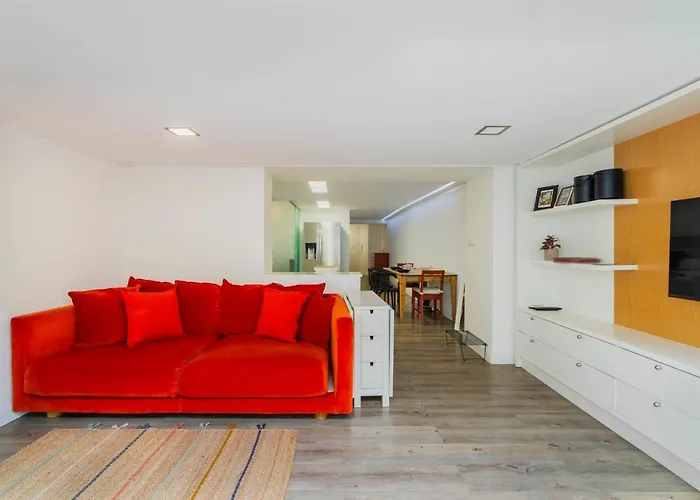 Central Retreat: Cozy Duplex With A Balcony * Lisbon