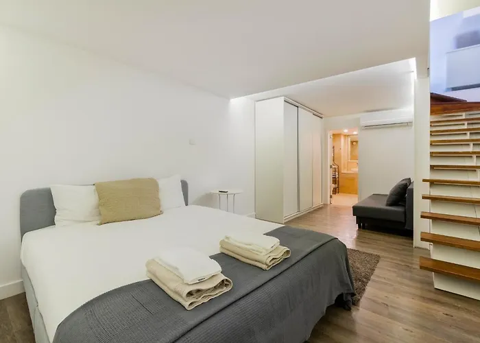 Central Retreat: Cozy Duplex With A Balcony Apartment