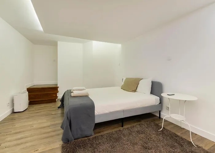 Central Retreat: Cozy Duplex With A Balcony * Lisbon