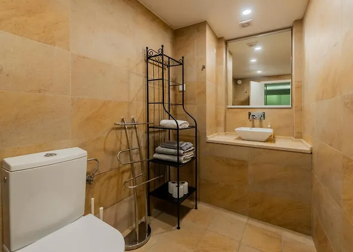 Central Retreat: Cozy Duplex With A Balcony Apartment Lisbon