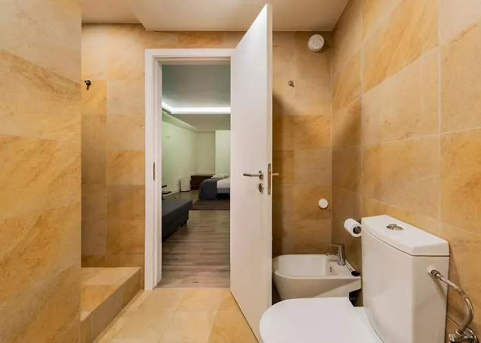 Central Retreat: Cozy Duplex With A Balcony Apartment