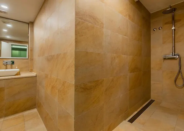 Central Retreat: Cozy Duplex With A Balcony * Lisbon