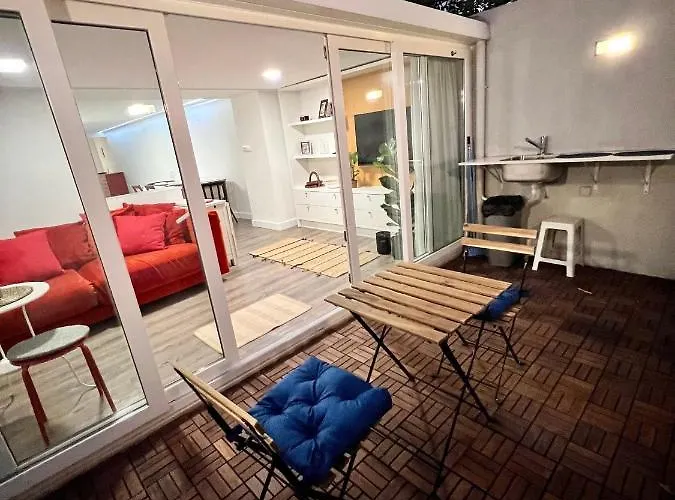 Apartment Central Retreat: Cozy Duplex With A Balcony