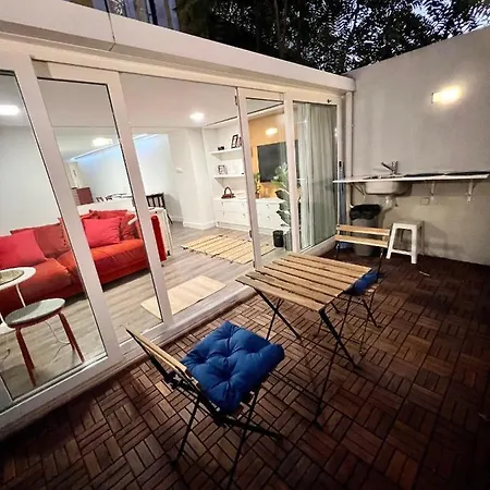 Апартаменты Central Retreat: Cozy Duplex With A Balcony