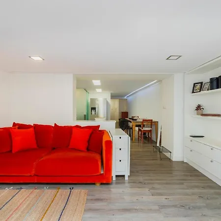 Central Retreat: Cozy Duplex With A Balcony * Lissabon