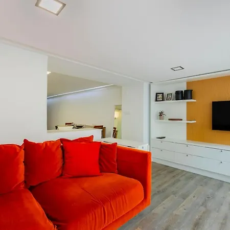 Central Retreat: Cozy Duplex With A Balcony * Lissabon