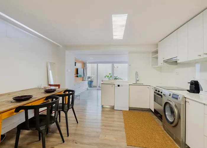 Appartement Central Retreat: Cozy Duplex With A Balcony